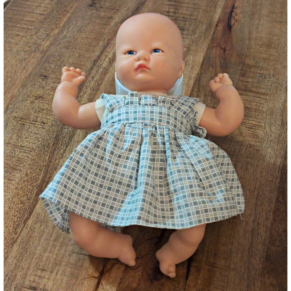 Vintage 1986 Playmates Pouty Baby Doll #5188 Blue Sleepy Eyes Blue Plaid Dress